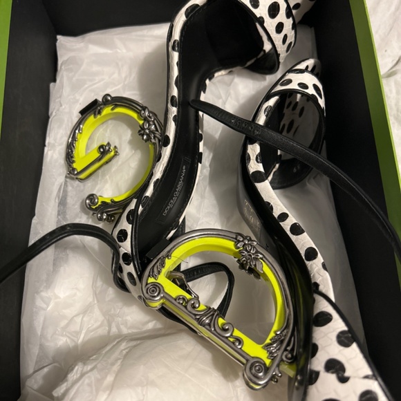 Shoes - Picture 4 of 6